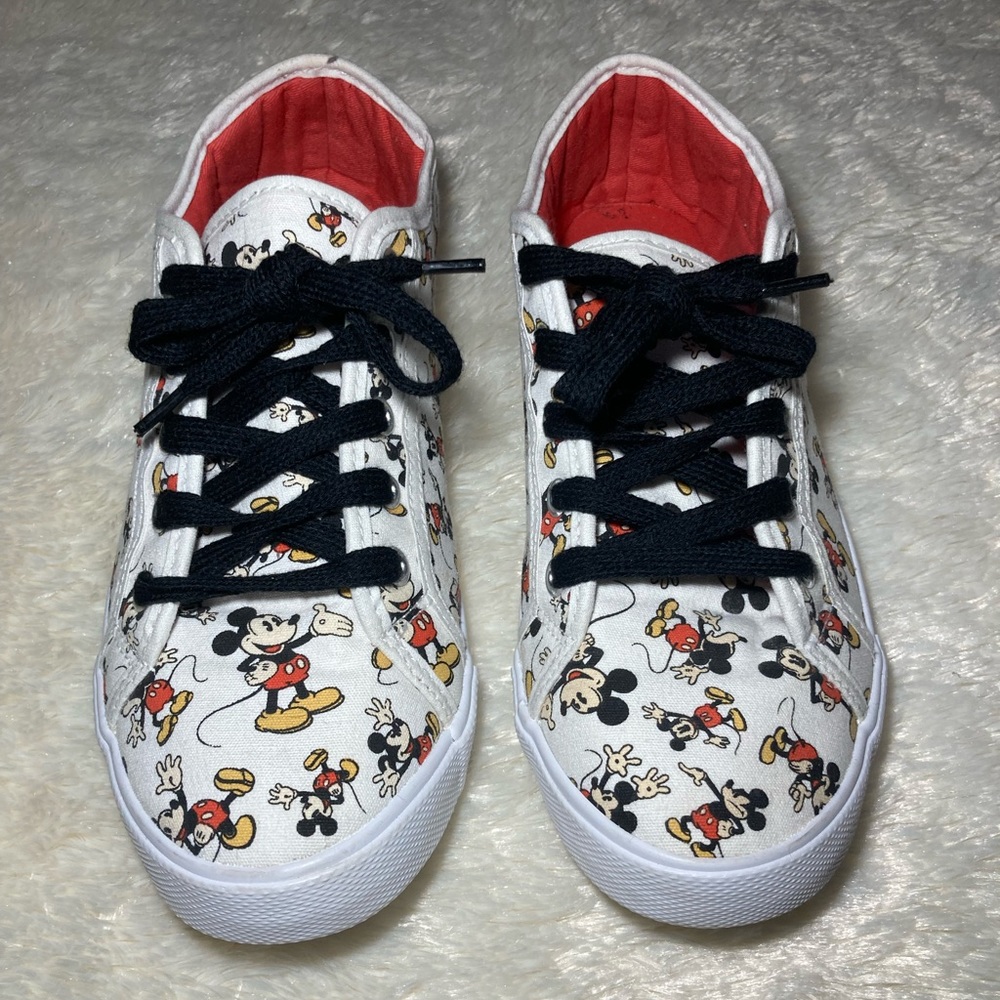 Walt Disney Mickey Mouse sneakers. women size 9. used like new!!!